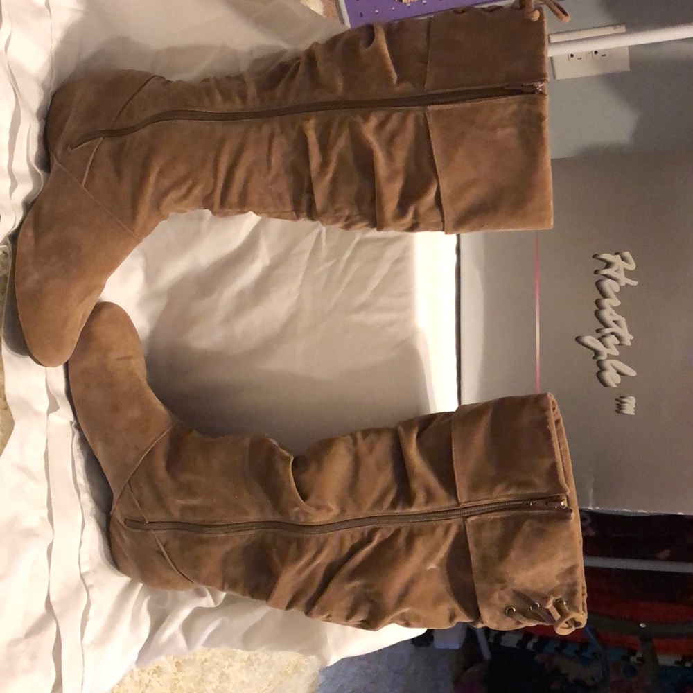 Knee boots